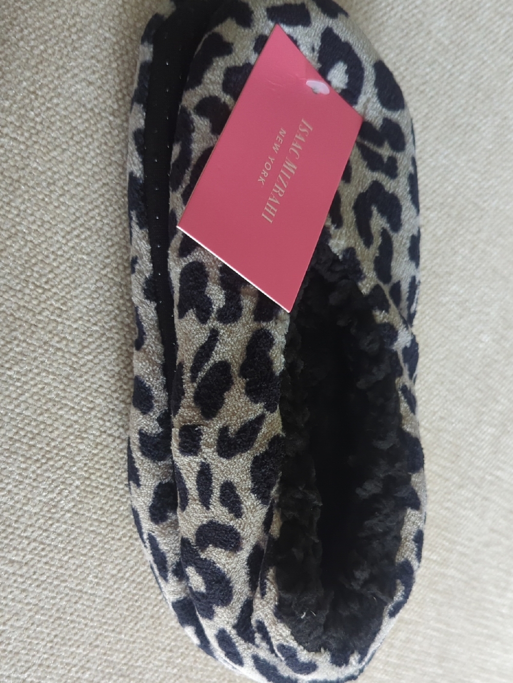 Isaac Mizrahi Leopard Print Cozy Slip-On Slipper in Tan & Black. Size Med